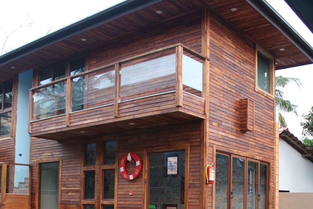 The Baga Beach Resort Exterior photo