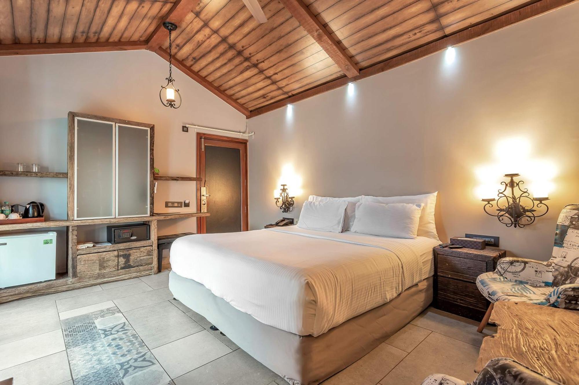The Baga Beach Resort Exterior photo
